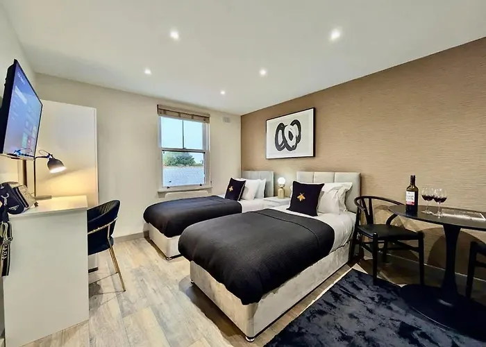 King-Smart Tv-Full Kitchen-5Mins To Transport-Desk