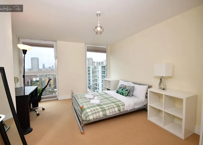 Comfortable 2 Bedroom Flat With Great View Near Canary Wharf