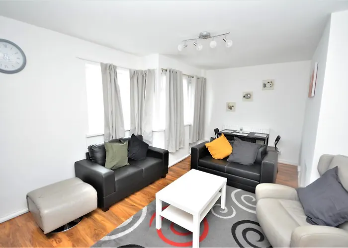 Lovely 2 Bedroom Condo In Greater London