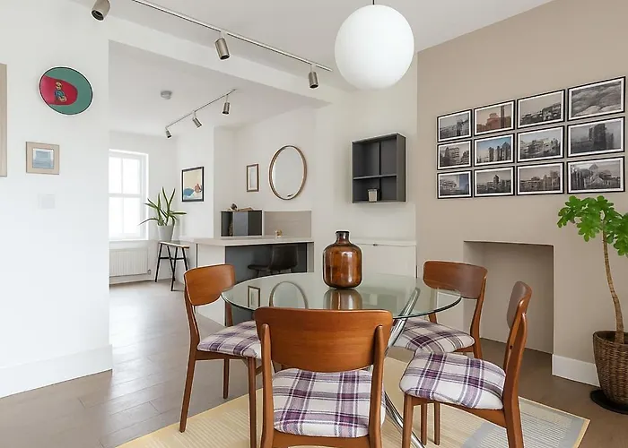 Relaxing Nine Elms Apartment - Walk To Cafes, Shops & River
