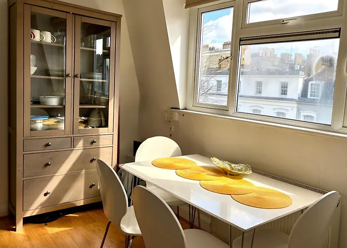 Bright 1 Bedroom Central London