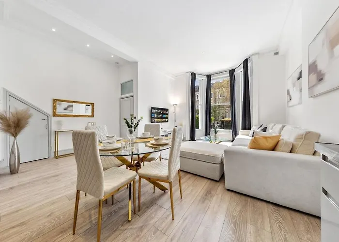 Minimalist Luxe 2Br Designer Retreat In Prime Kensington For 6 Next To Station Harrods