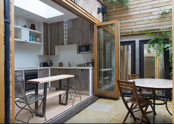 Retreat To A Stylish 1 Bedroom Flat In Chelsea