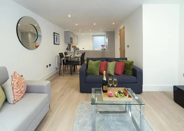 Premier Tower Bridge Apartment