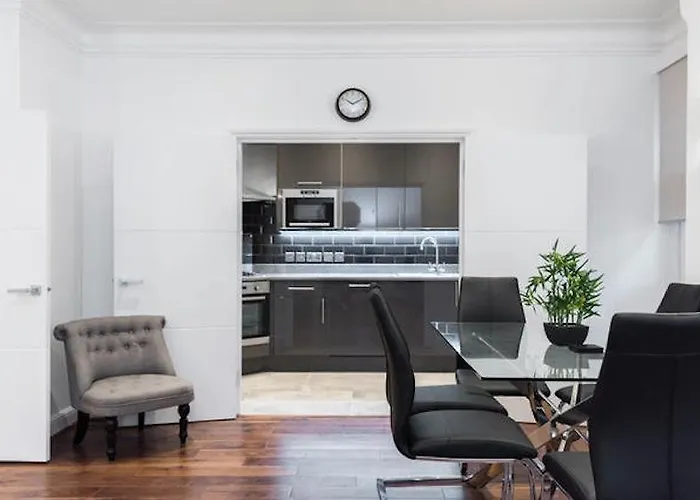 Fleet Street Apartment 3