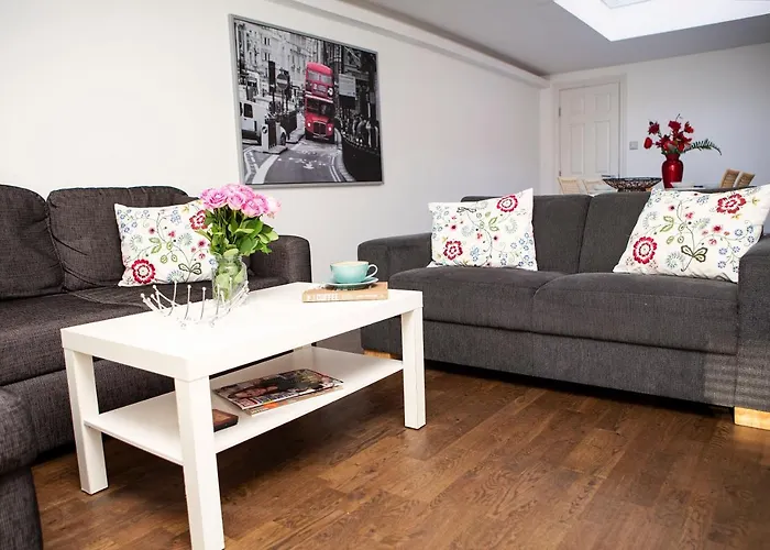 Apt 3, Trafalgar Sq Duplex, 3Rd & 4Th Floor By Indigo Flats