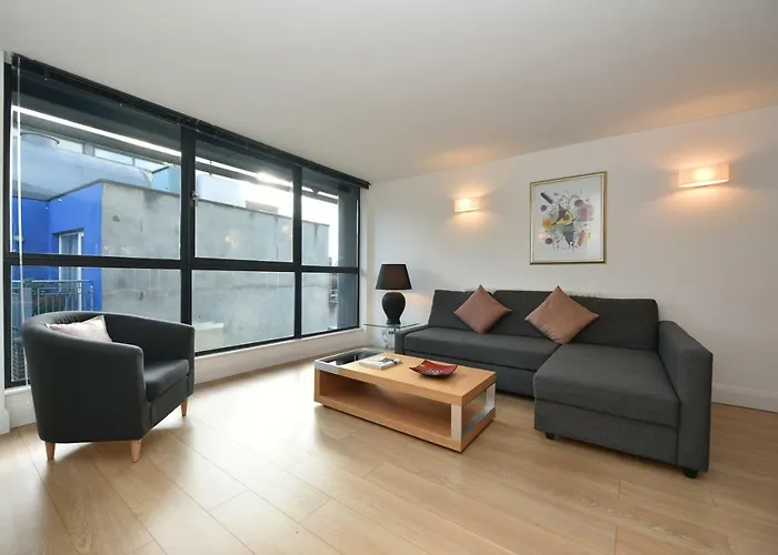 Modern & Peaceful Flat 2 Mins To Tube