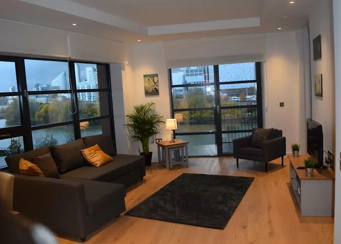 London City Island 3 Bedroom Luxury Apartments, Canary Wharf