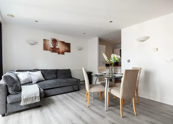 Luxury Apartment With River View, Gym And Parking