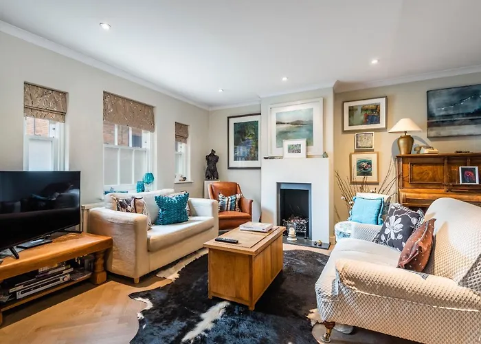 Charming Chiswick Home Near Ravenscourt Park By Underthedoormat