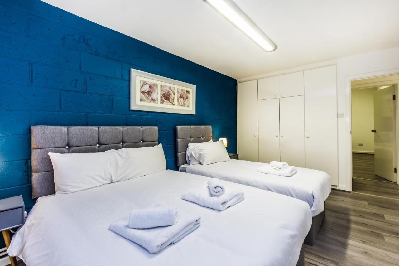 Apartment Amazing Flat With Recreational Activities For Large Families! London