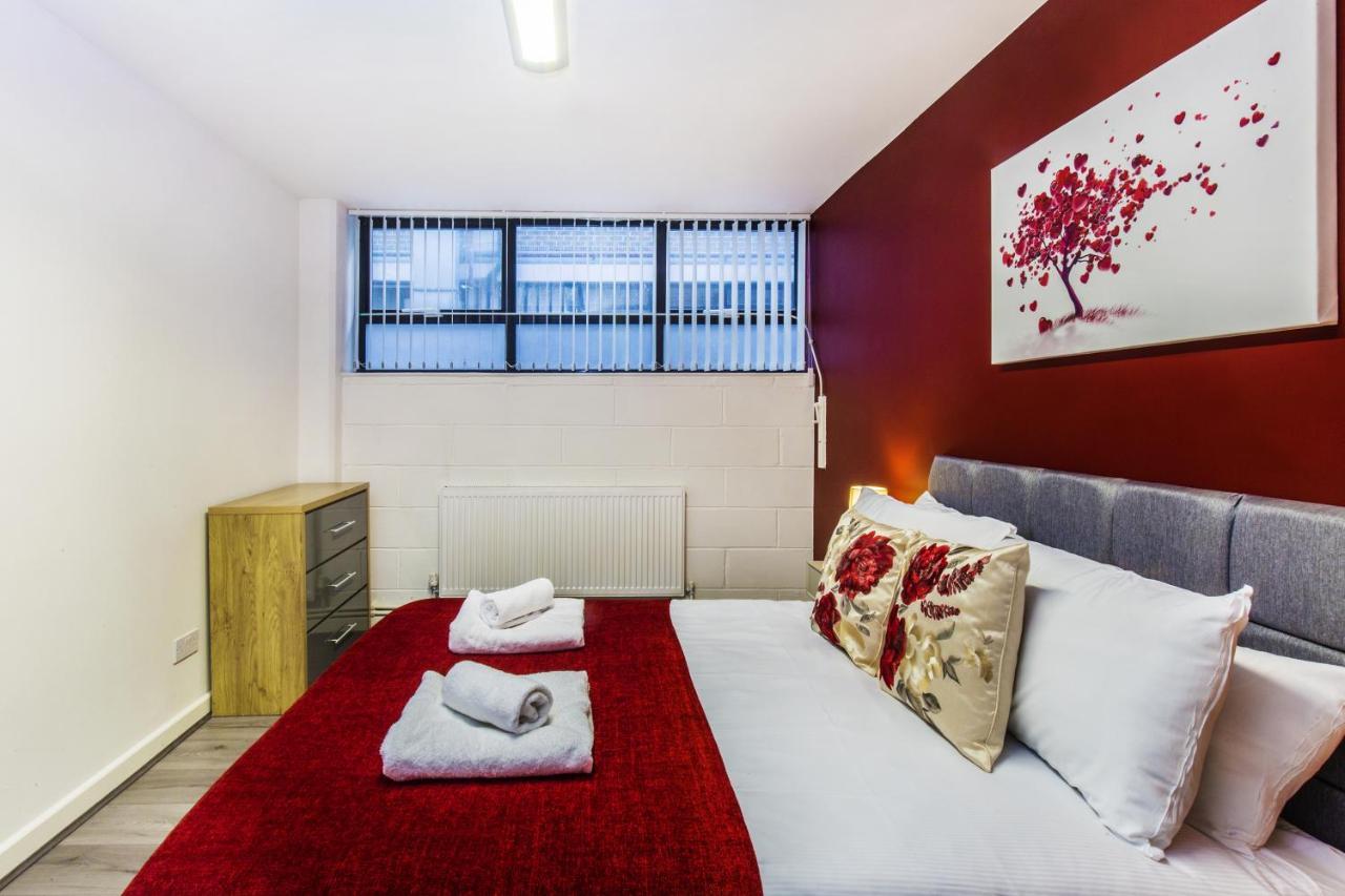 Apartment Amazing Flat With Recreational Activities For Large Families! London