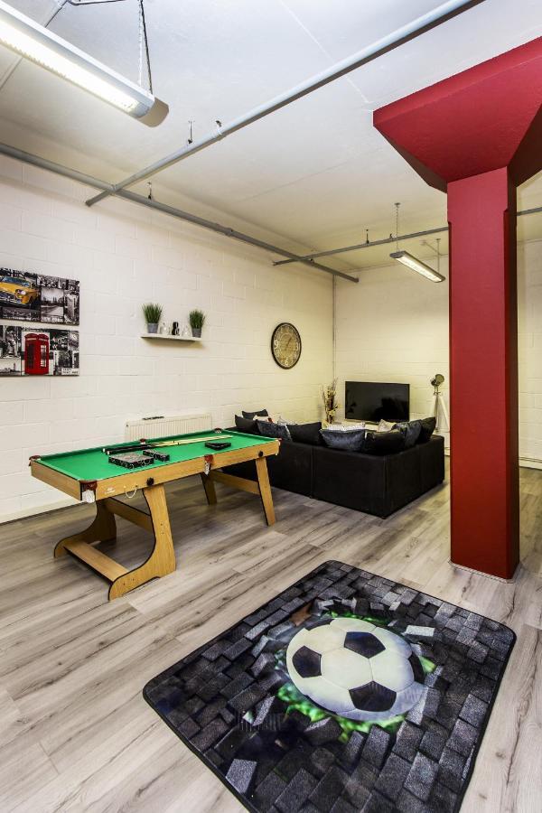 Apartment Amazing Flat With Recreational Activities For Large Families! London