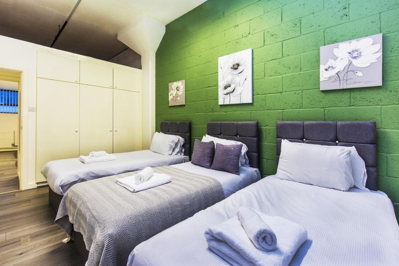 Apartment Amazing Flat With Recreational Activities For Large Families! London
