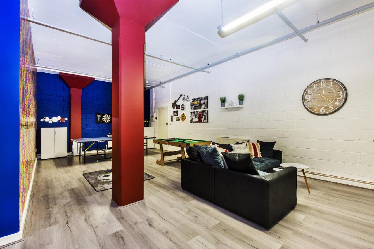 Apartment Amazing Flat With Recreational Activities For Large Families! London