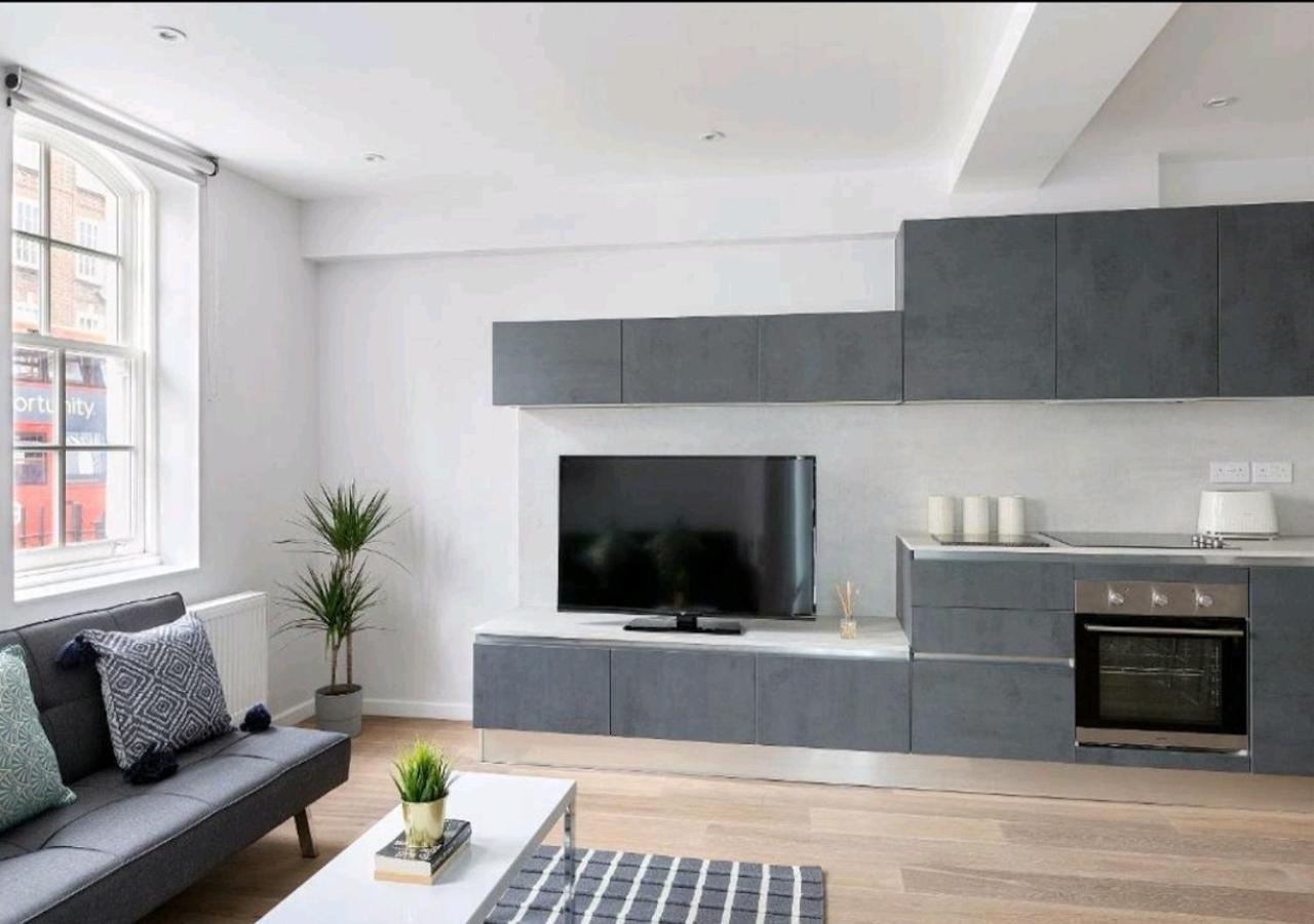 Luxury North * Londra