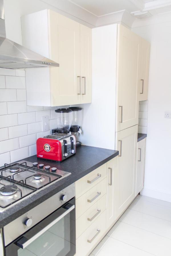 Mansion House With Spacious Close To Excel And Canarywharf Lägenhetshotell London