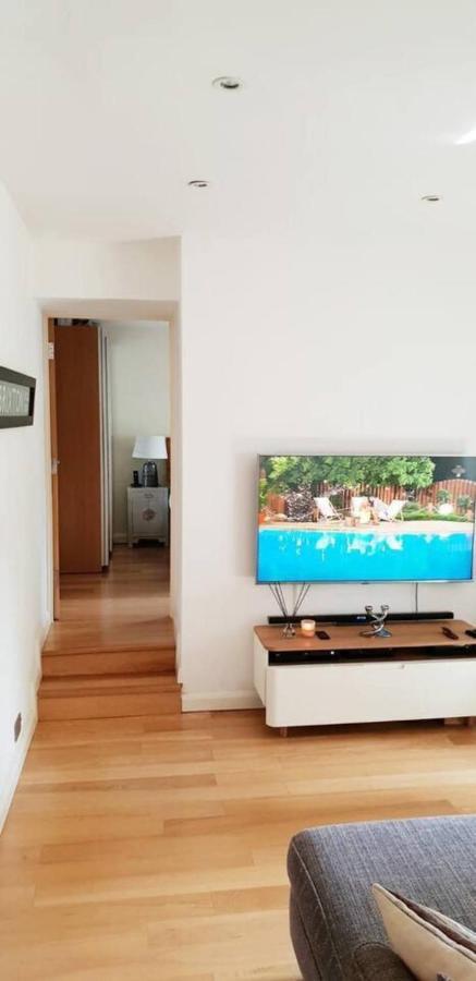 Kennington Oval 2-bed In Apartment London