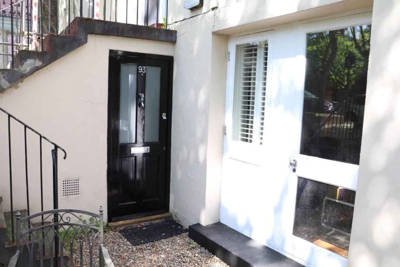 Kennington Oval 2-bed In London