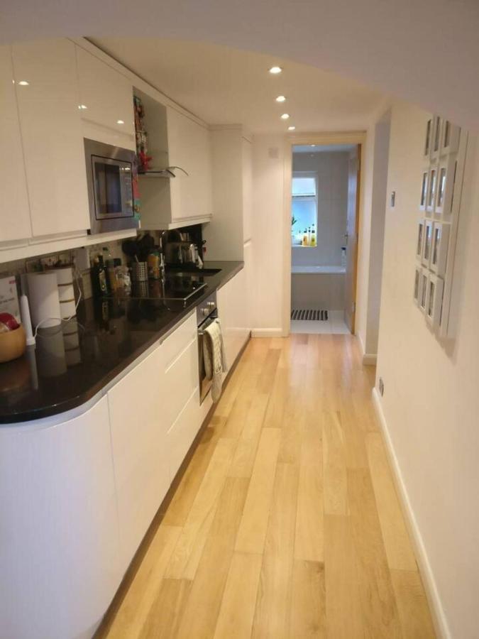 Kennington Oval 2-bed In Apartment *