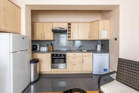Kensington & Chelsea 2 Bed Zone 1 Aprt Apartment *
