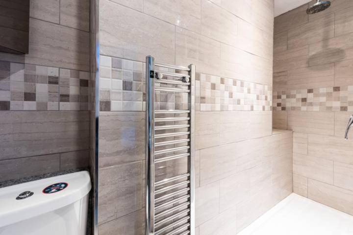 Kensington & Chelsea 2 Bed Zone 1 Aprt London