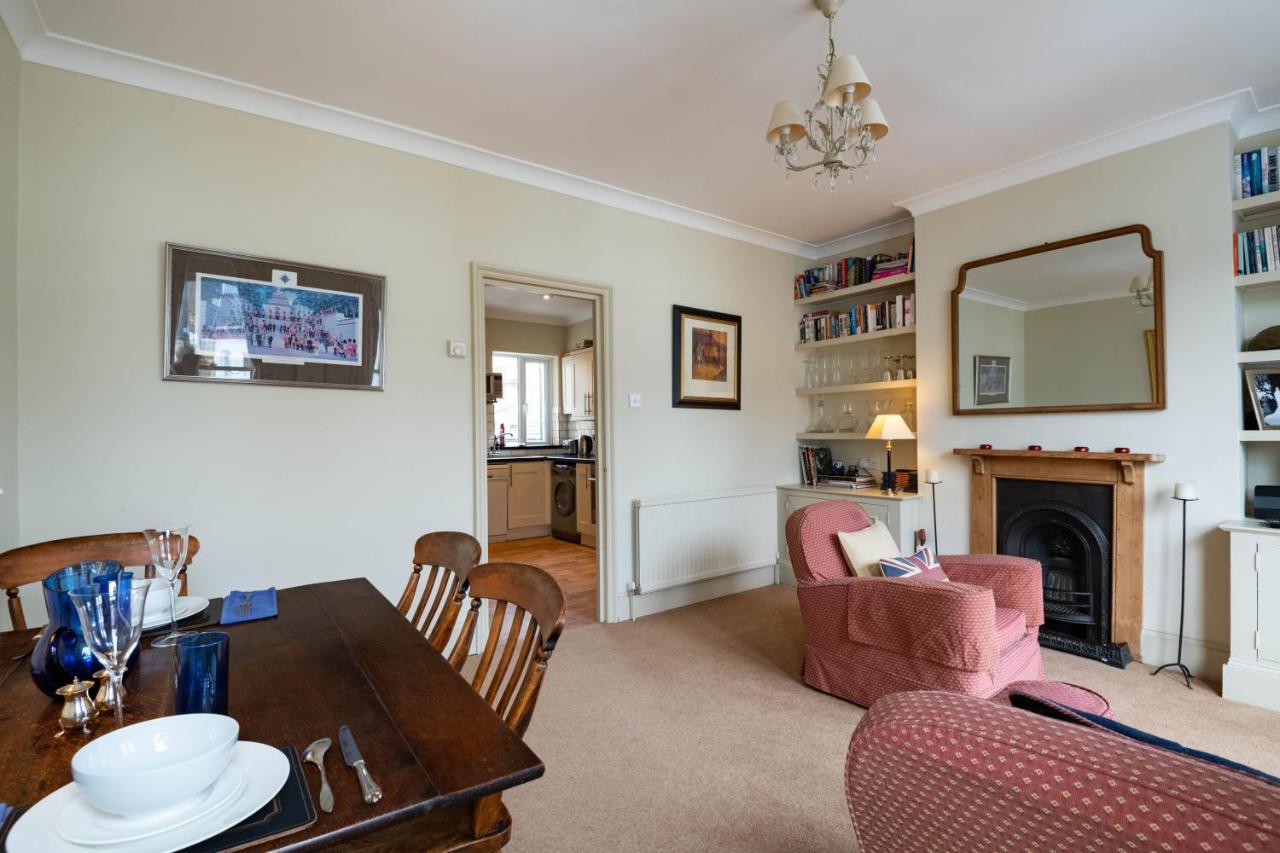 Traditional Fulham Close To The River Thames By Underthedoormat Appartement Londen