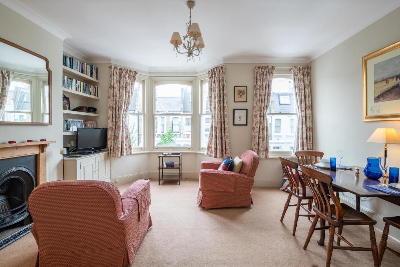 Traditional Fulham Close To The River Thames By Underthedoormat * Londen