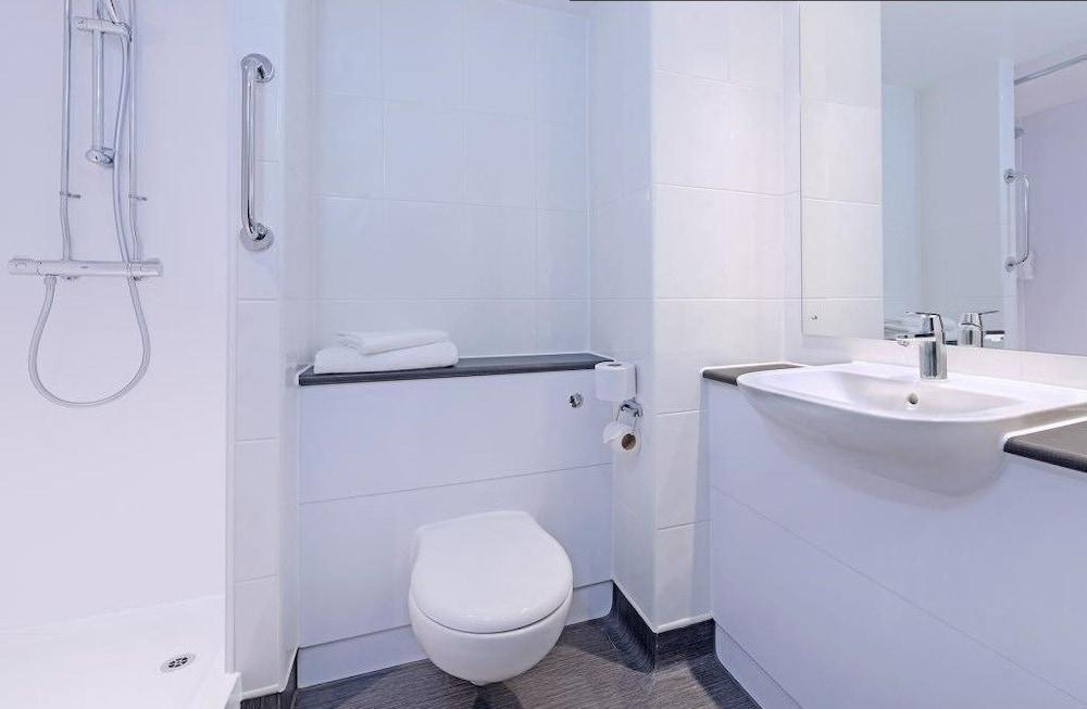 Travelodge Waterloo 3* London
