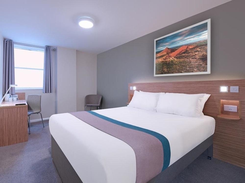 Travelodge Waterloo 3*