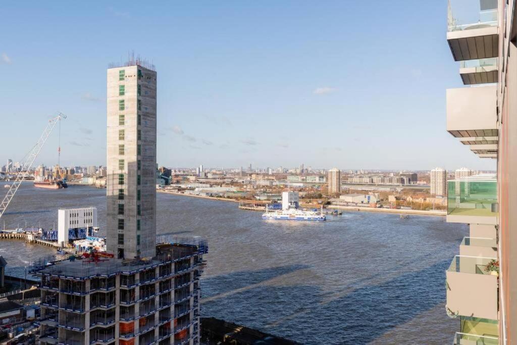 Luxury River Side Penthouse Leilighet
