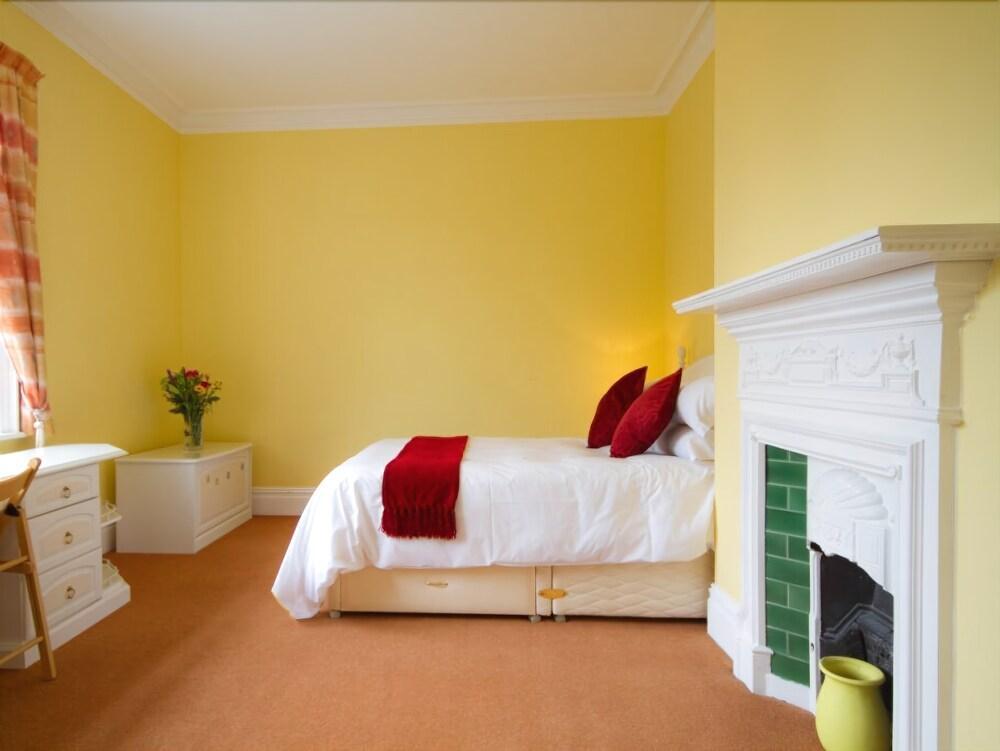 Arlington House Hotel