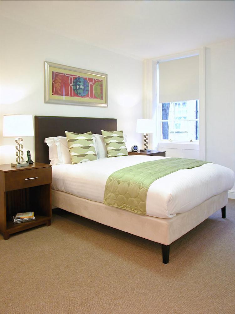 Native Kings Wardrobe, St Pauls Aparthotel