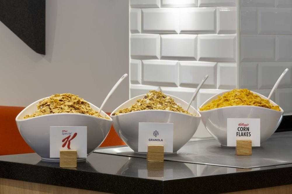 Hotell Express Park Royal By Ihg 3*