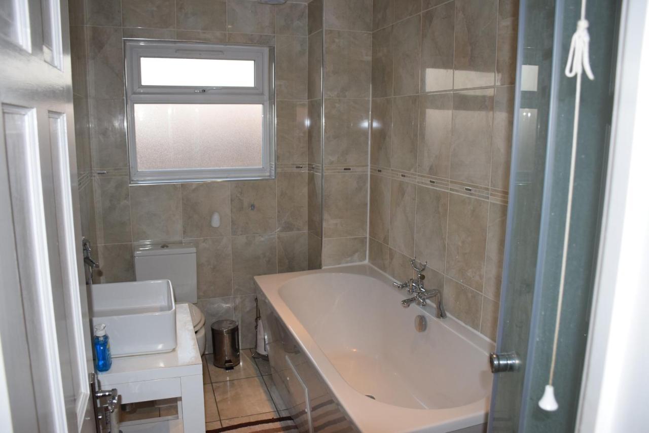 Casa vacanze Three Bedroom Flat, Camborne Avenue W13 Londra