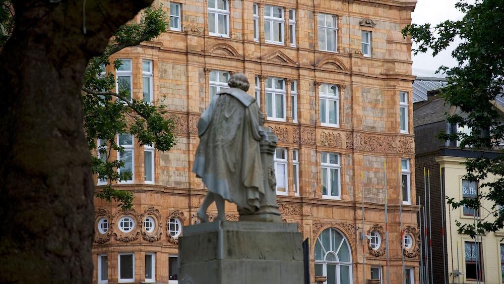 Victory House Leicester Square Hotel 4*