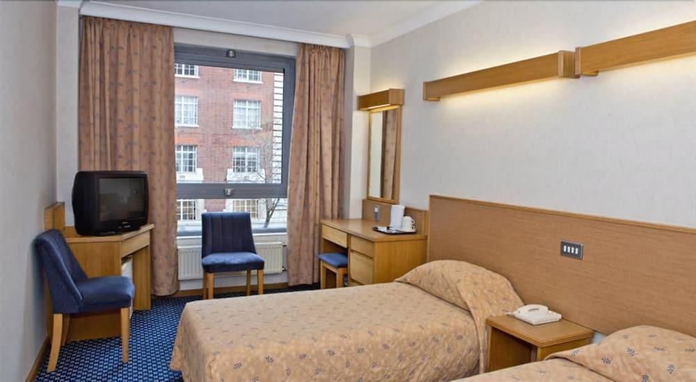 Sleeper At Royal National Hotell