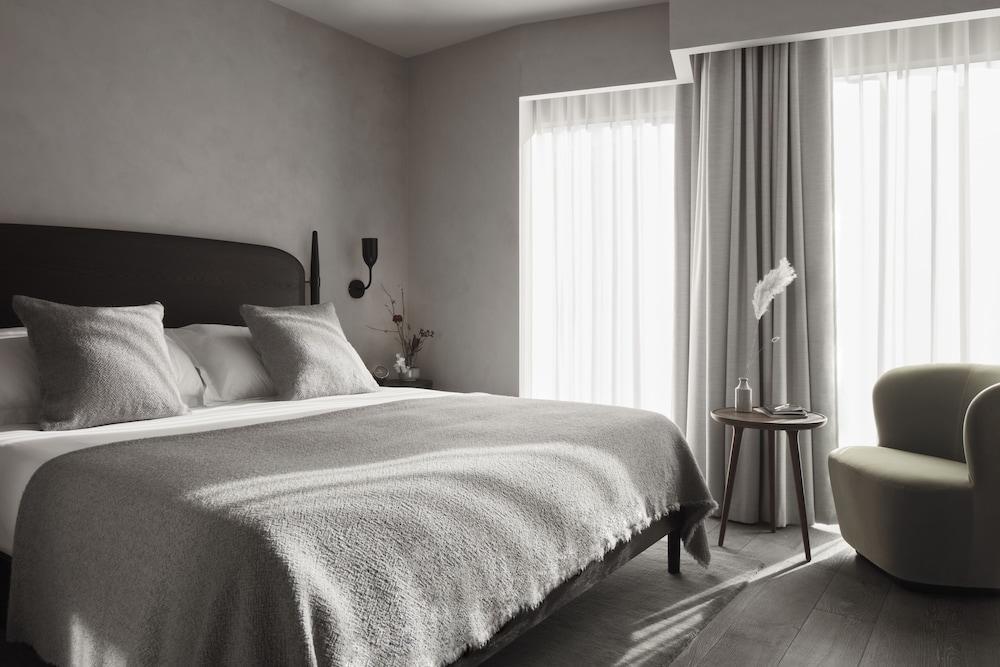 The Stratford, Autograph Collection 5*