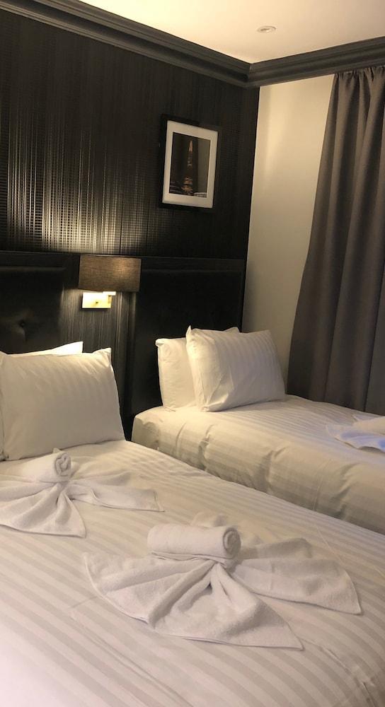 Hotel The Pack And Carriage London