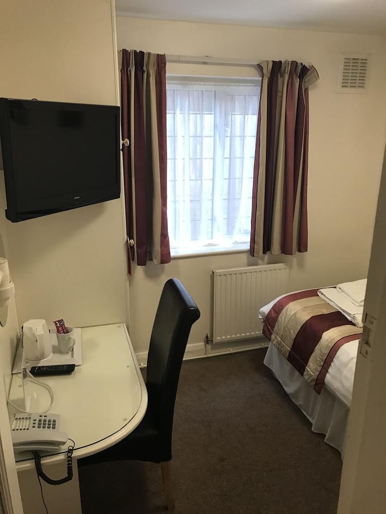 The Justin Hotel 4*