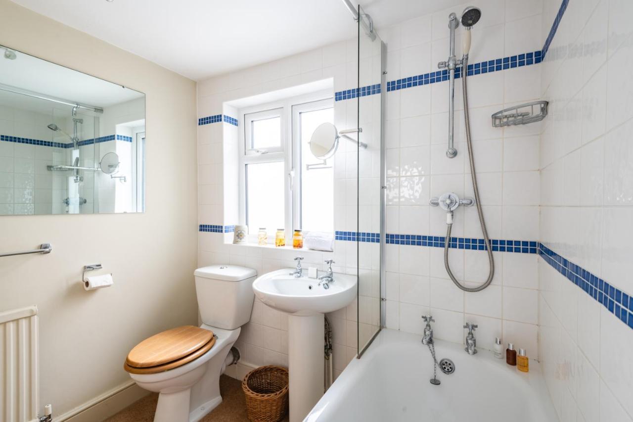 Traditional Fulham Close To The River Thames By Underthedoormat Lejlighed London