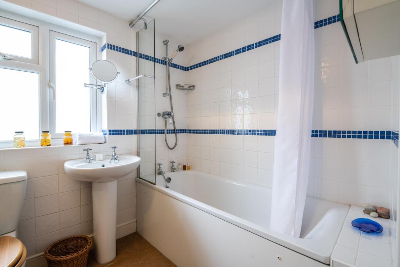 Traditional Fulham Close To The River Thames By Underthedoormat Londen
