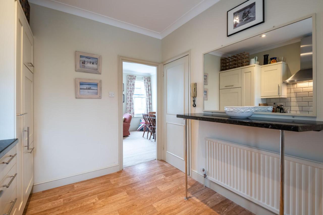 Traditional Fulham Close To The River Thames By Underthedoormat Lejlighed London