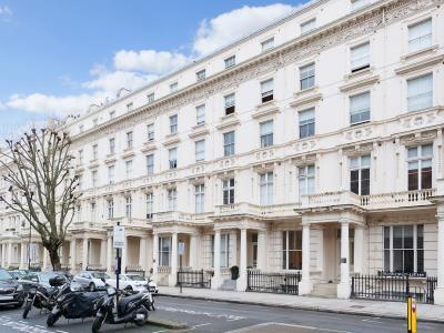 Hyde Park Executive Aparthotel 4*