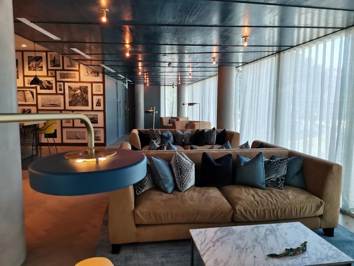 Charles Hope Canary Wharf South Quay Apartment London
