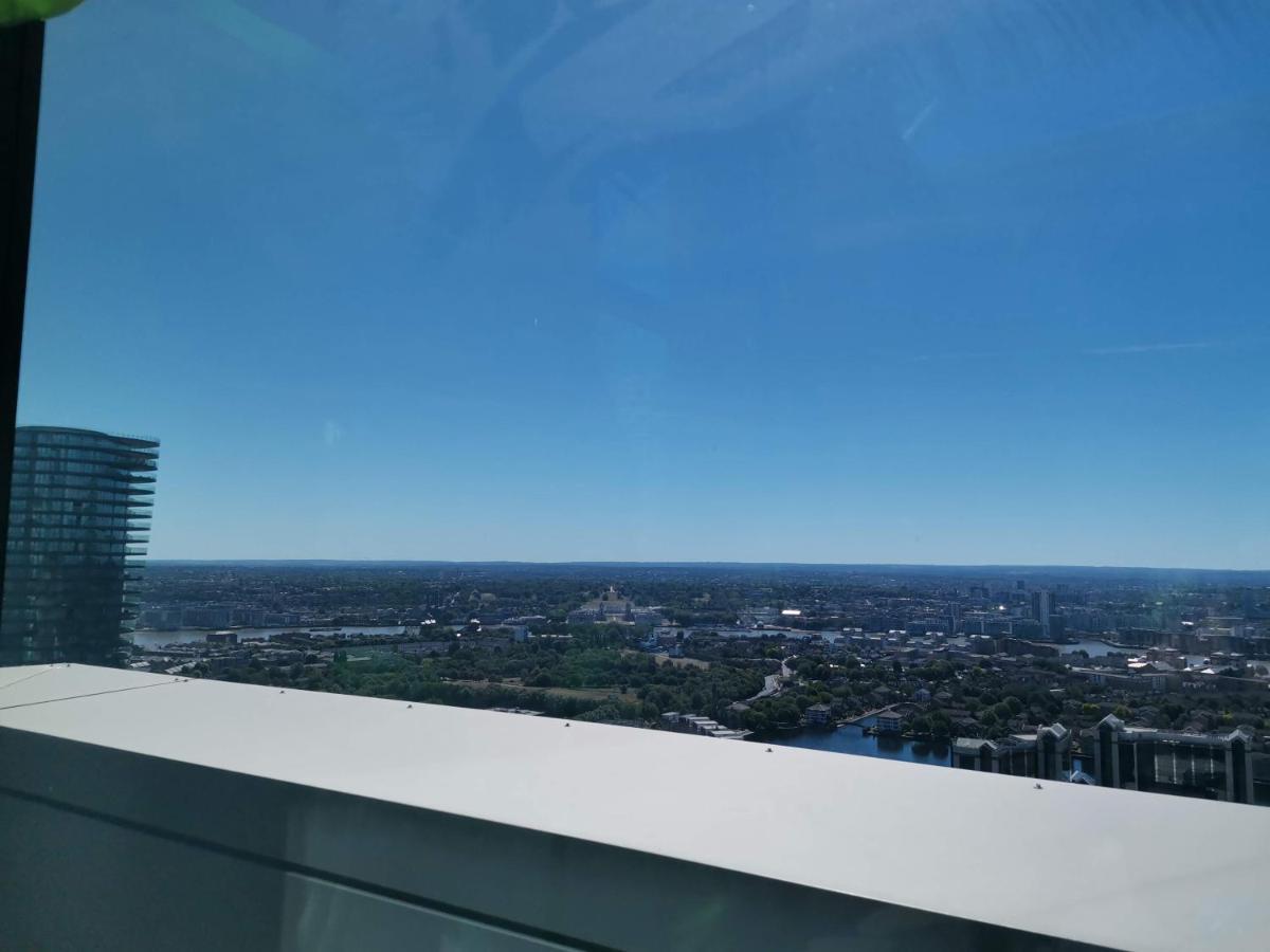 Charles Hope Canary Wharf South Quay Apartment London