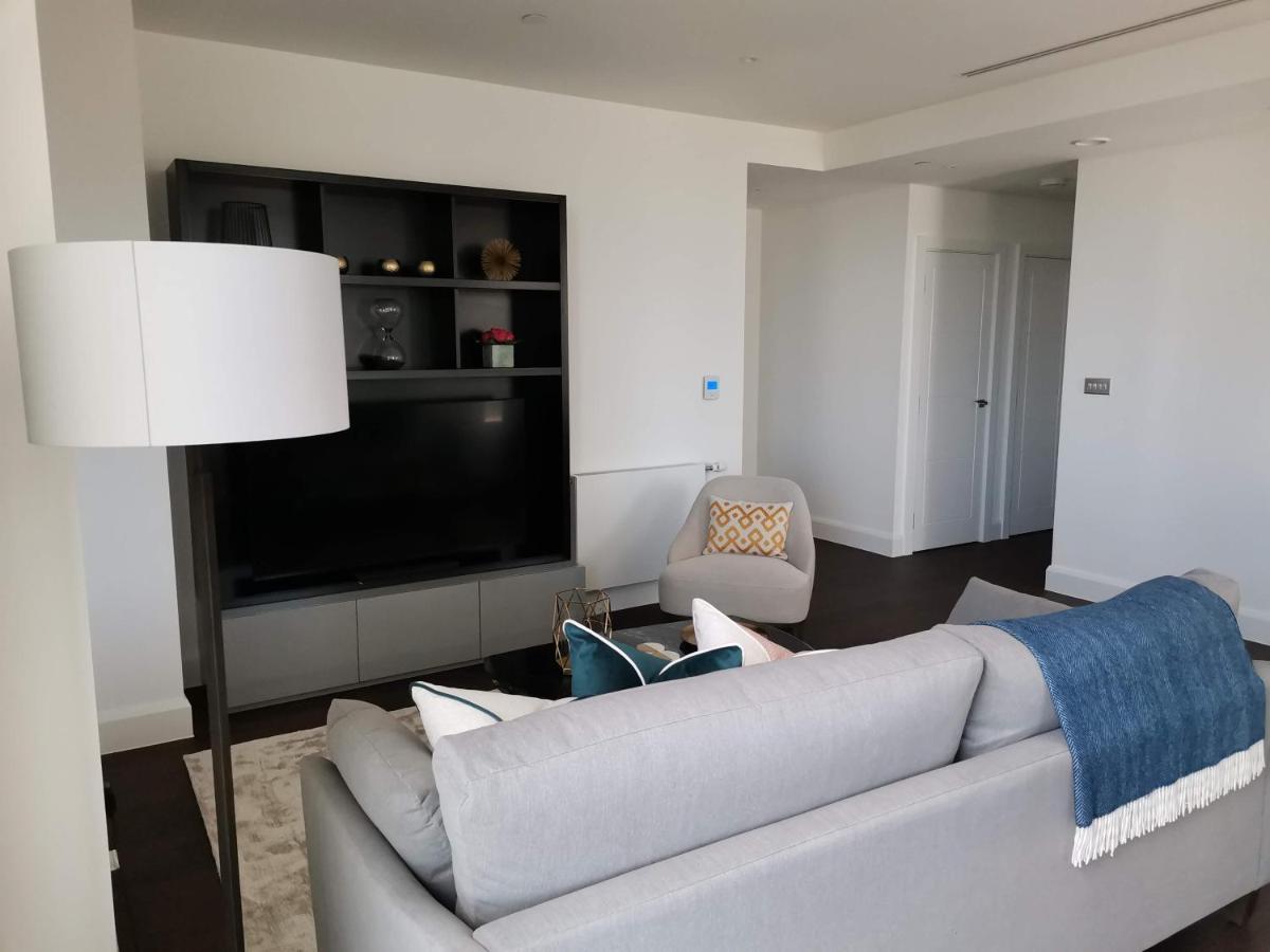 Charles Hope Canary Wharf South Quay Apartment *