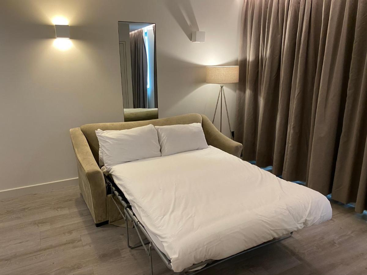 Axiom Park Aparthotel