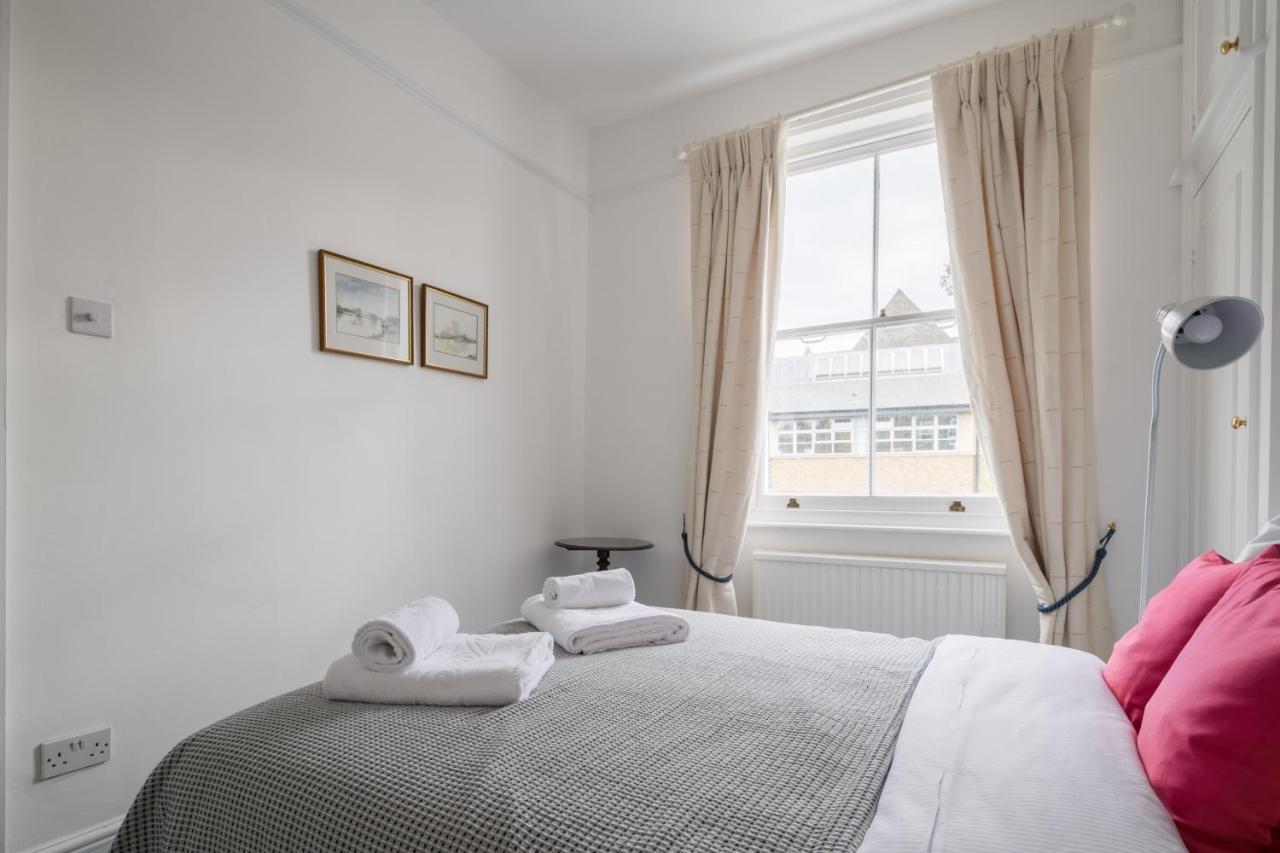 Stylish Sloane Square Close To Victoria By Underthedoormat *