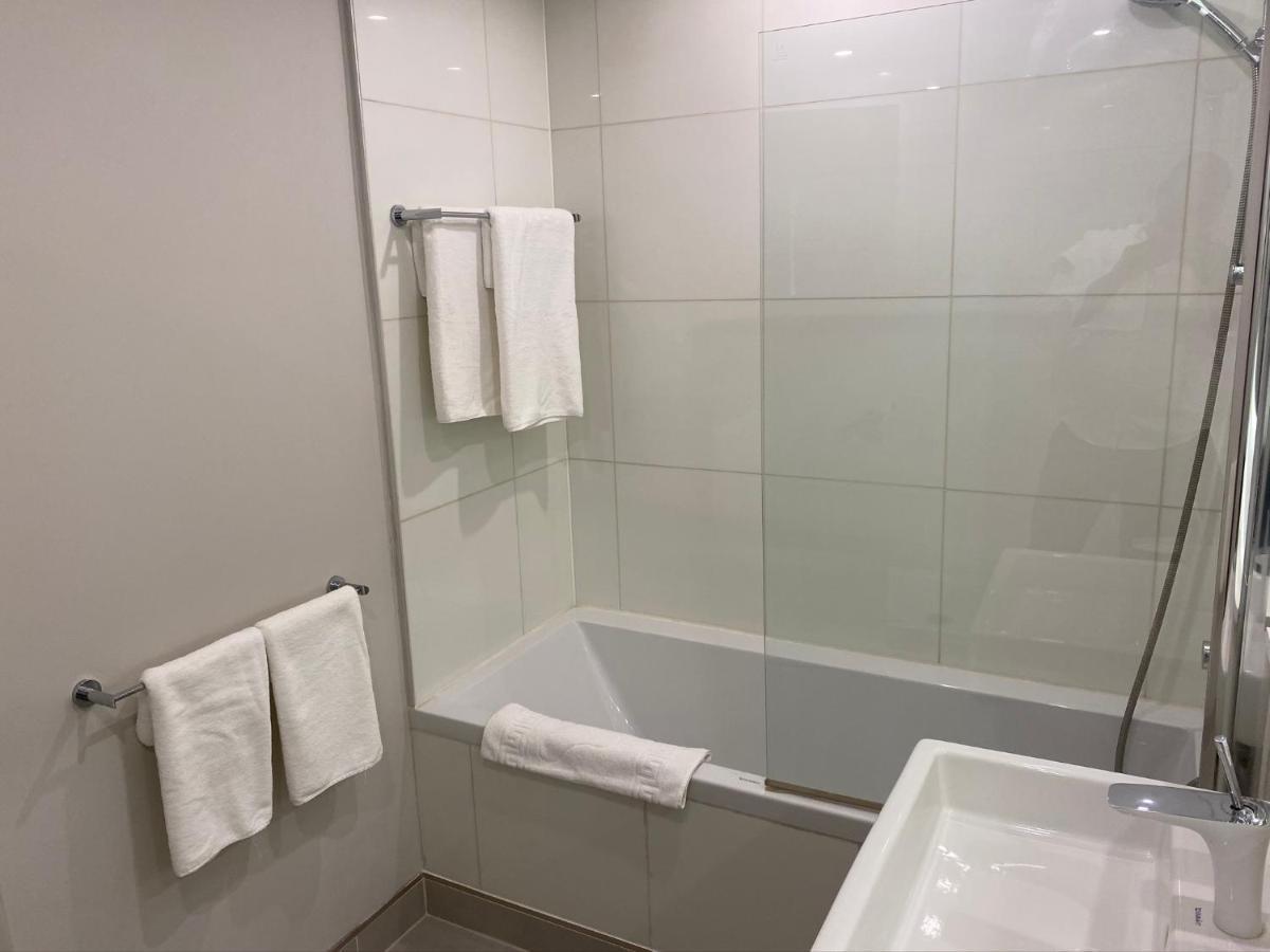 Axiom Park Aparthotel 4*